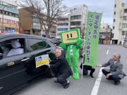 千葉県タクシー協会市原支部白鳥副支部長マグネットシート装着