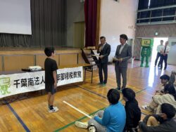 千葉南法人会より千葉市立宮崎小学校へ「青少年育成図書」目録贈呈