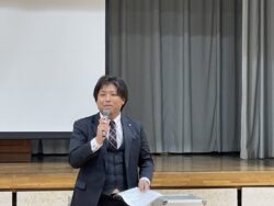 第ニテーマ説明中の松尾千葉南法人会青年部会研修委員長