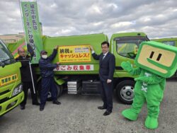 佐藤千葉南税務署長より市原不燃物処理株式会社へキャッシュレス納付PRマグネットシート授与