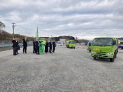 市原市ゴミ収集車キャッシュレス納付PRマグネットシート装着車出発
