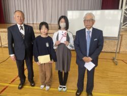 一般社団法人千葉南法人会から千葉市立おゆみ野南小学校へ青少年育成支援品贈呈式風景