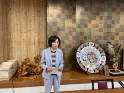 定時総会開会を宣旨中の中西一般社団法人千葉南法人会女性部会副部会長