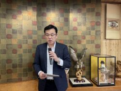 来賓祝辞中の佐藤千葉南税務署長挨拶