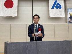 祝辞中の秋葉市原市財政部長