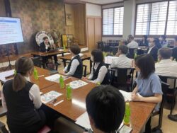講演中の臼井千葉南税務署副署長