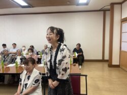 柳田千葉南税務署長との懇談会で質問中の星野千葉南間税会副会長挨拶