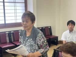 柳田千葉南税務署長との懇談会で質問中の中村一般社団法人千葉南法人会女性部会直前部会長