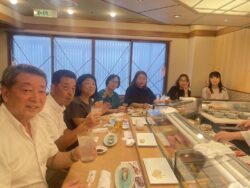 築地　寿司清新館での昼食会風景