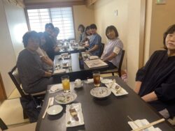 築地　寿司清新館前にて記念撮影
