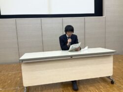 法定調書の作成と提出について説明中の大石千葉南税務署管理運営部門上席徴収官