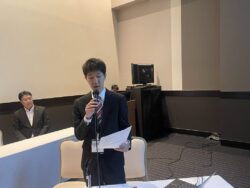 給与支払い報告書の提出について説明中の薩摩市原市役所市民税課主事