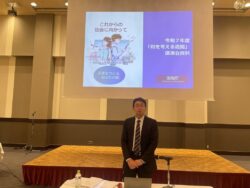 講演中の柳田千葉南税務署長