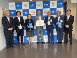 市原市内小学校への小学校支援品贈呈式