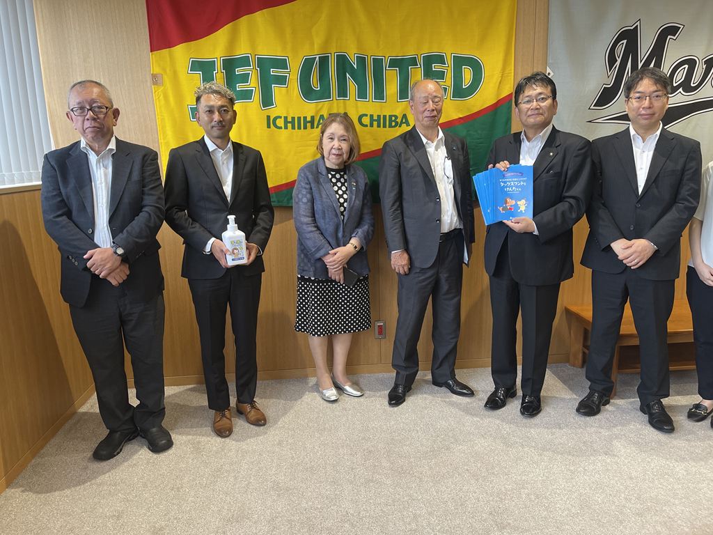 千葉市内小学校へ小学校支援品贈呈式 千葉市内小学校へ小学校支援品贈呈式