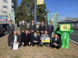 参加者全員で記念撮影（１月１３日ＪＲ蘇我駅西口ロータリーにて）