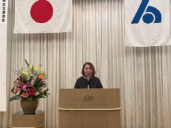 第１部新春記念講演会開会を宣し中の鈴木一般社団法人千葉南法人会副会長