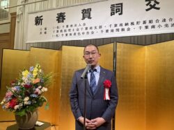 乾杯挨拶中の能見千葉県税理士会千葉南支部長