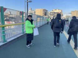 一般社団法人千葉南法人会青年部会確定申告街頭ＰＲ活動風景（２月５日ＪＲ蘇我駅にて)