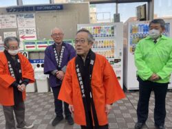 千葉南間税会を代表して小宮会長挨拶（２月６日ＪＲ五井駅にて）
