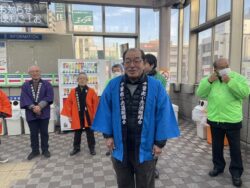 千葉南小売酒販組合を代表して高石理事長挨拶（２月６日ＪＲ五井駅にて）