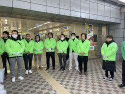 一般社団法人千葉南法人会青年部会確定申告街頭ＰＲ活動風景（２月６日ＪＲ五井駅にて)