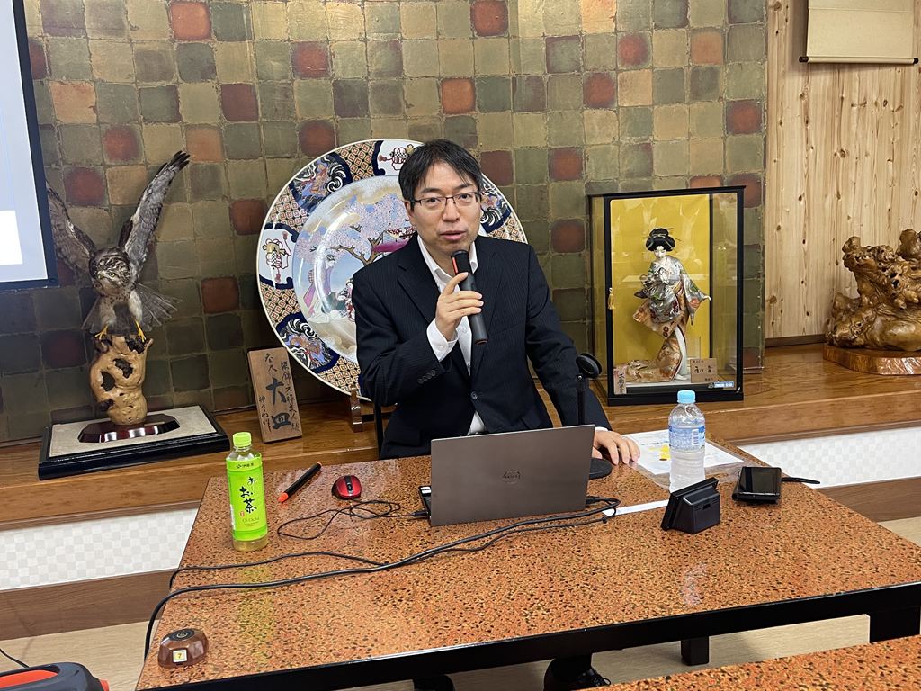 講演中の臼井千葉南税務署副署長 講演中の臼井千葉南税務署副署長