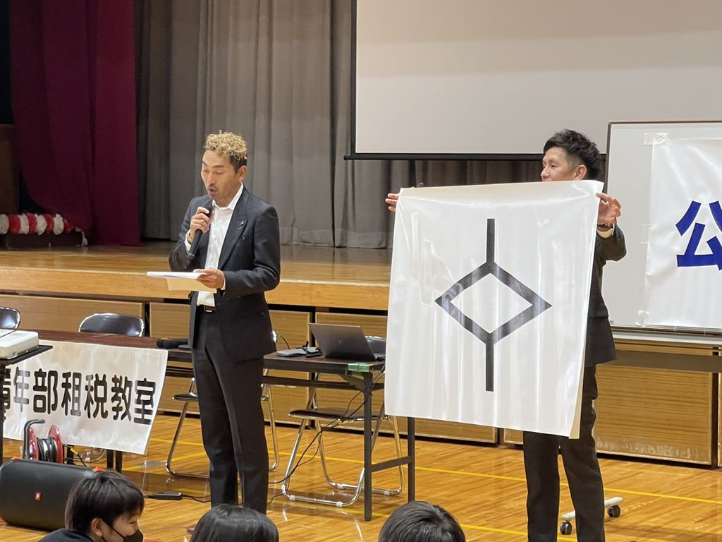 第1講座説明中の大塚一般社団法人千葉南法人会青年部会員 第1講座説明中の大塚一般社団法人千葉南法人会青年部会員
