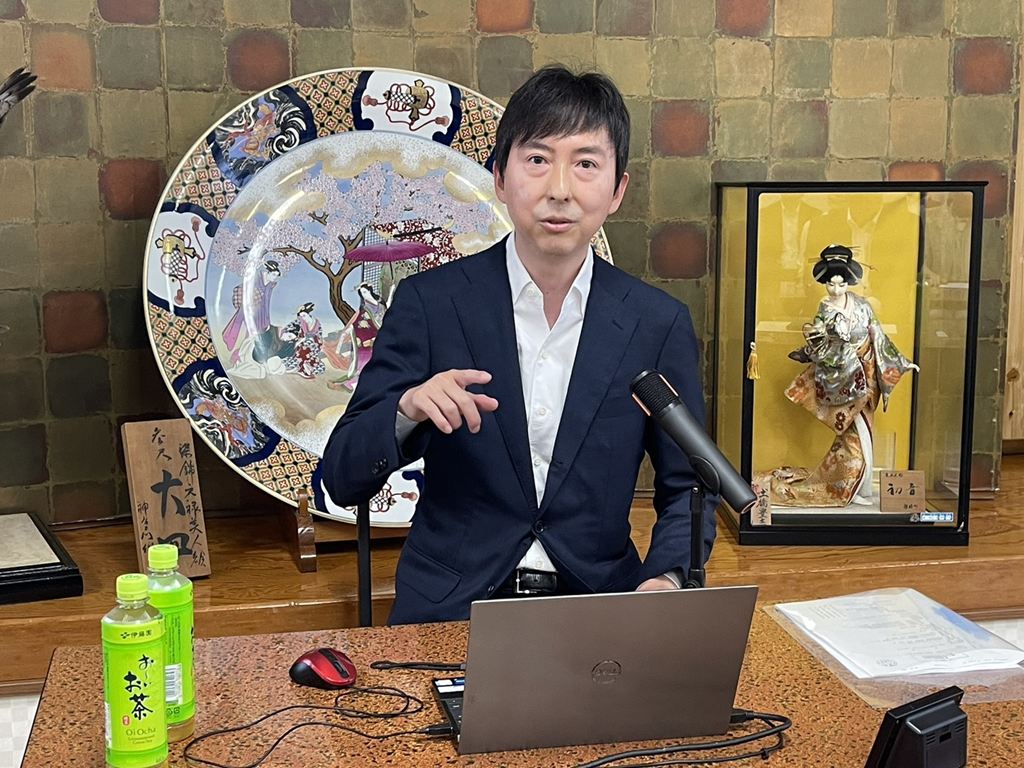 講演中の原田千葉南税務署副署長 講演中の原田千葉南税務署副署長