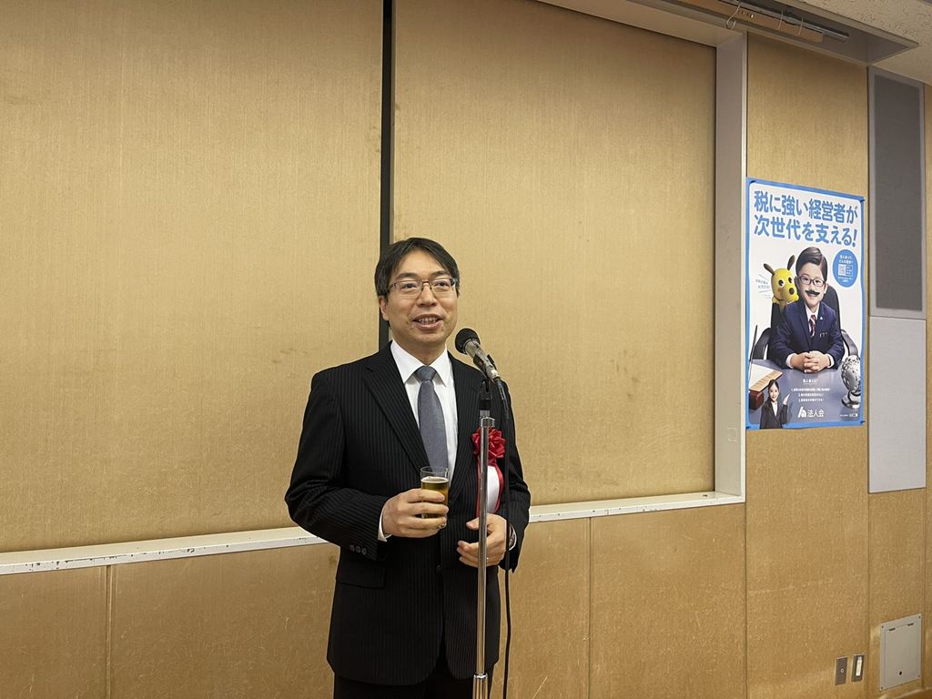 会員交流会ご発声中の臼井千葉南税務署副署長 会員交流会ご発声中の臼井千葉南税務署副署長