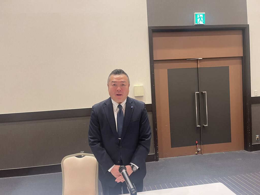 閉会を宣し中の青木一般社団法人千葉南法人会青年部会副部会長 閉会を宣し中の青木一般社団法人千葉南法人会青年部会副部会長