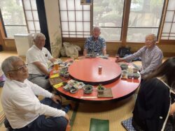 奥藤第十分店での昼食風景