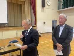 一般社団法人千葉南法人会から市原市立水の江小学校へ青少年育成品贈呈風景