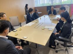 千葉市役所にて管内小学校教育現場支援品贈呈式風景