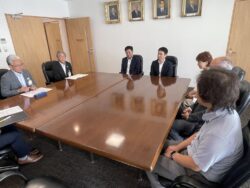 市原市役所にて管内小学校教育現場支援品贈呈式風景