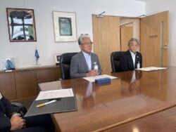 市原市役所にて管内小学校教育現場支援品贈呈式風景