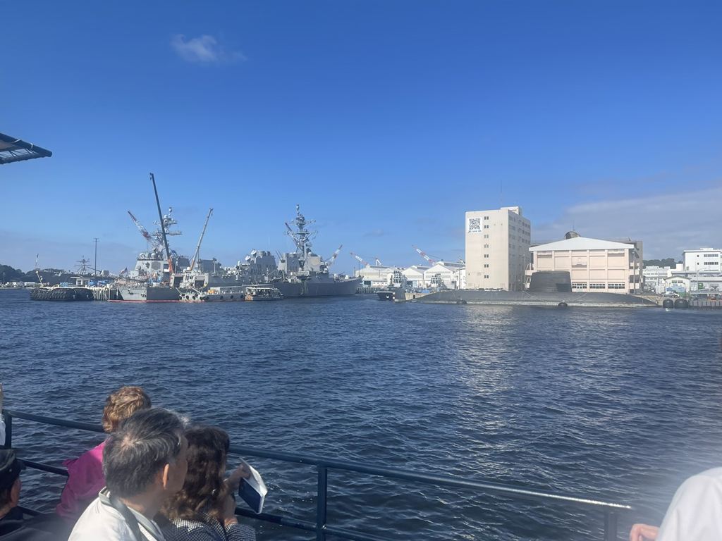 横須賀軍港めぐりにて 横須賀軍港めぐりにて