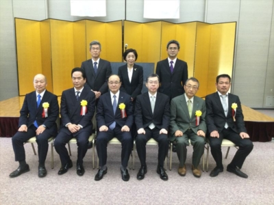 記念写真撮影(東京国税局長表彰、千葉南税務署長表彰受彰者) 記念写真撮影(東京国税局長表彰、千葉南税務署長表彰受彰者)