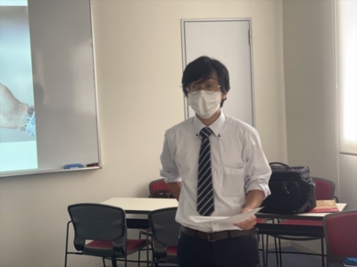 説明中の御園ドコモショップ市原店長 説明中の御園ドコモショップ市原店長