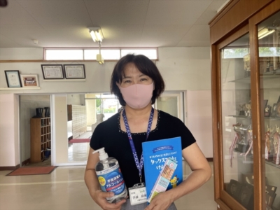 千葉市立仁戸名小学校へ支援品贈呈 千葉市立仁戸名小学校へ支援品贈呈