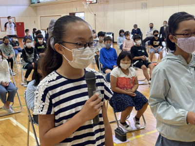謝辞中の市原市立青葉台小学校児童代表 謝辞中の市原市立青葉台小学校児童代表
