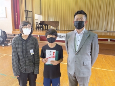 市原市立国分寺台西小学校へ青年少年育成図書贈呈 市原市立国分寺台西小学校へ青年少年育成図書贈呈