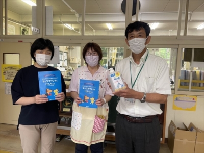 市原市立辰巳台東小学校へ支援品贈呈 市原市立辰巳台東小学校へ支援品贈呈