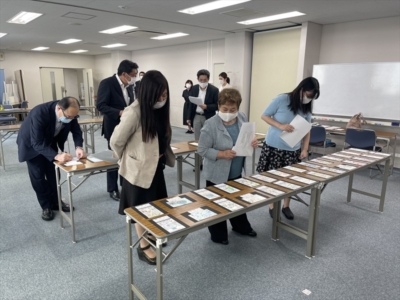 税に関する絵はがきコンクール審査会風景 税に関する絵はがきコンクール審査会風景