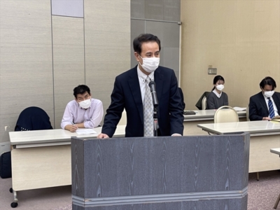 マイナンバー方式又はID・パスワード方式によるe-Taxでの自宅からの確定申告について説明中の小泉個人課税第一部門統括官 マイナンバー方式又はID・パスワード方式によるe-Taxでの自宅からの確定申告について説明中の小泉個人課税第一部門統括官