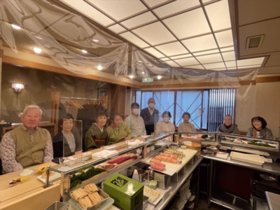 築地場外市場にて昼食風景 築地場外市場にて昼食風景