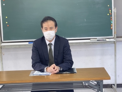 マイナンバー方式又はID・パスワード方式によるe-Taxでの自宅からの確定申告について説明中の小泉個人課税第一部門統括官 マイナンバー方式又はID・パスワード方式によるe-Taxでの自宅からの確定申告について説明中の小泉個人課税第一部門統括官