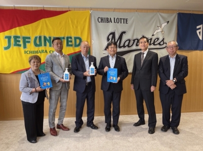 千葉市内小学校への支援品贈呈式 千葉市内小学校への支援品贈呈式