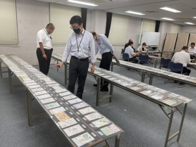 第9回税に関する絵はがきコンクール審査会風景 第9回税に関する絵はがきコンクール審査会風景