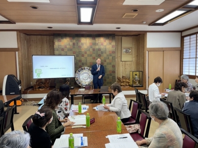 説明中の生田千葉南税務署長 説明中の生田千葉南税務署長